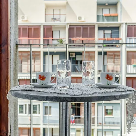 Tara Apartman *