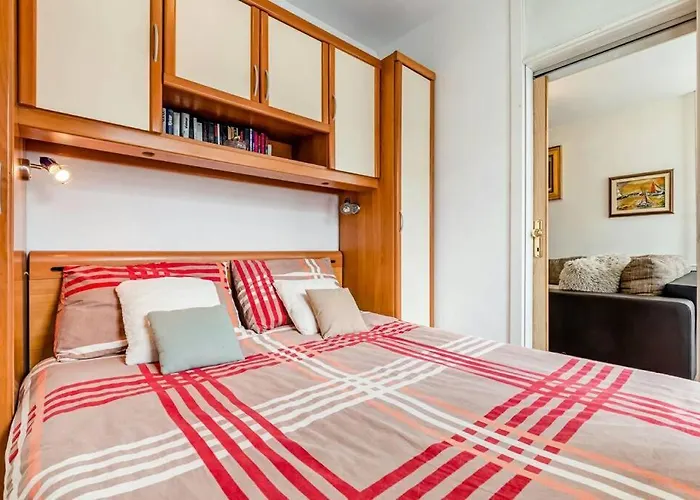 Tara Apartman *